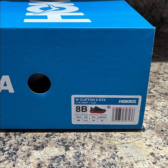 HOKA Women’s Clifton 9 GTX Shoe - Picture 6 of 12